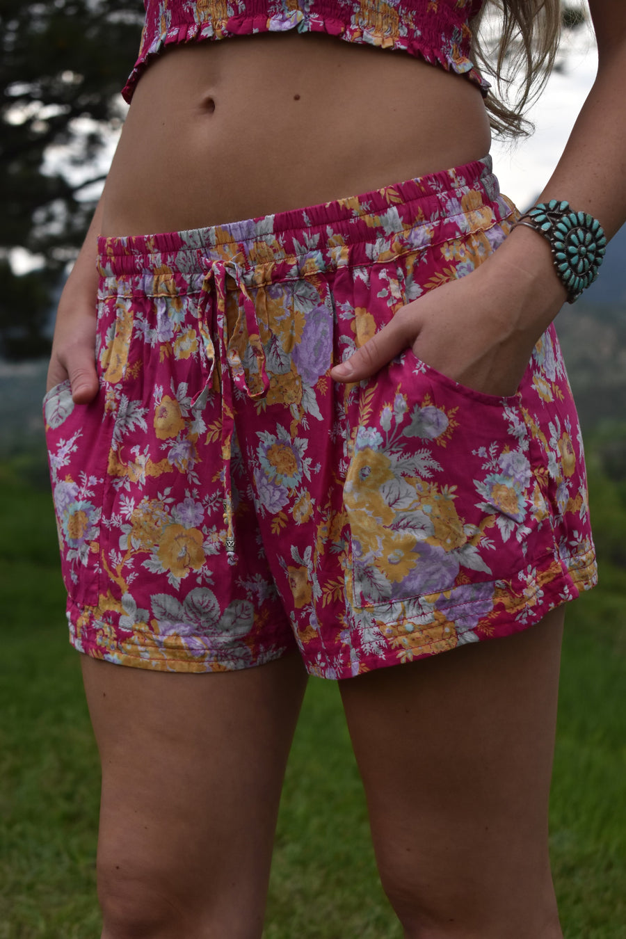 Gili Shorts-Roses are Red