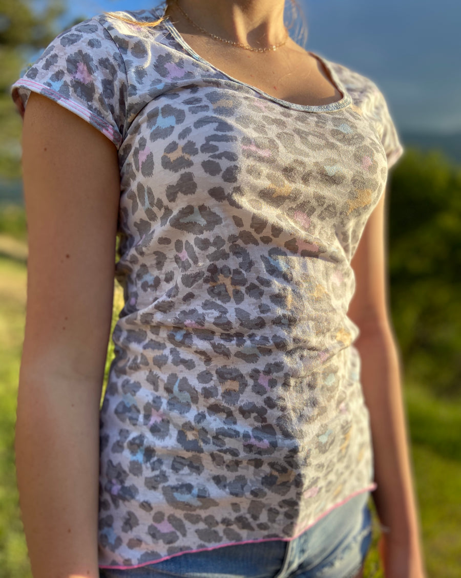 Cap Sleeve Shirt 'Leopard’