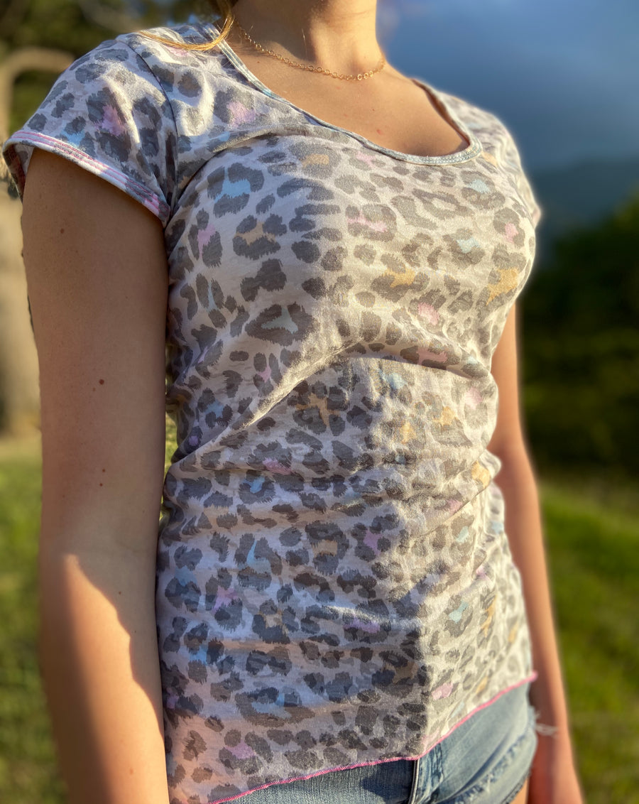 Cap Sleeve Shirt 'Leopard’
